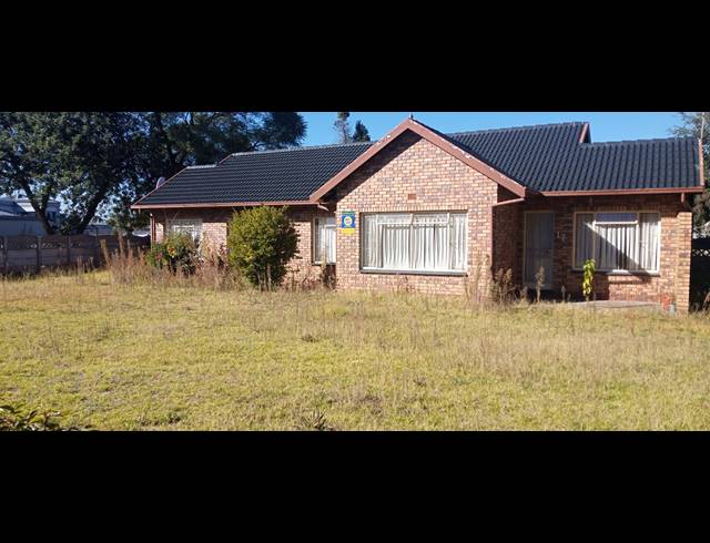 3 BEDROOM FREEHOLD FOR SALE IN CRYSTAL PARK